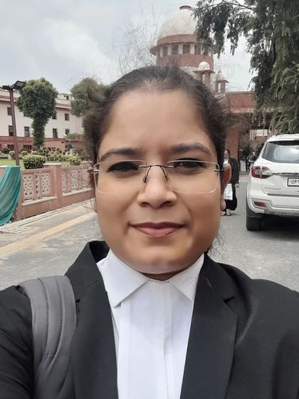 Goals and Goals. A selfie with the Supreme Court in the background, a constant reminder of the professional heights I strive for.