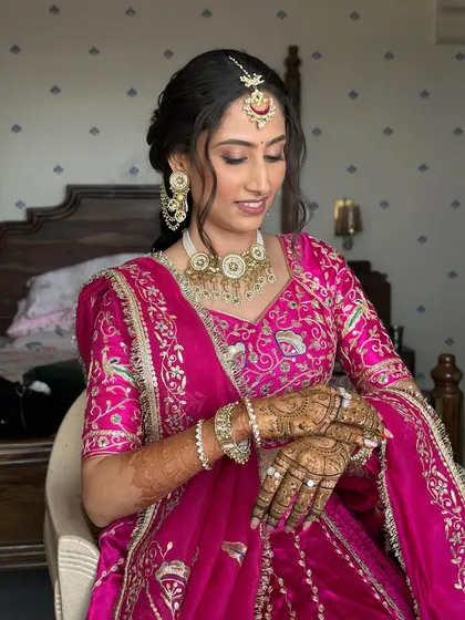 A pre-wedding look with all the sass. For this Myra ceremony, we matched her radiant smile with a soft-focus base, a golden glow, and shimmering lids.