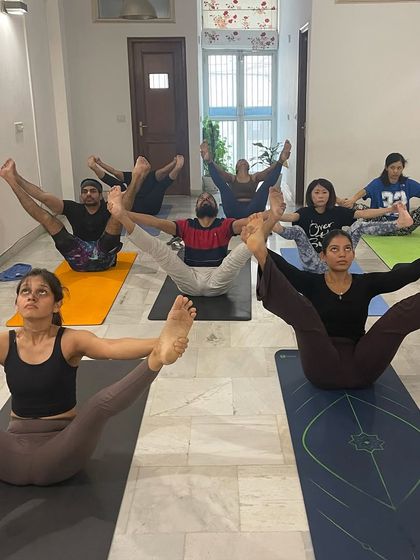 Building core strength together in Ubhaya Padangusthasana. The collective effort in a led class can be incredibly motivating.