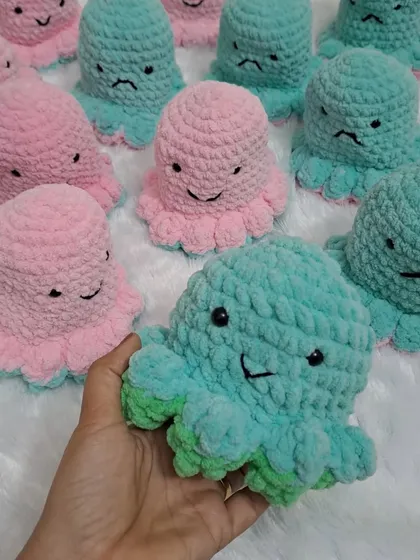 Holding the reversible octopus to show how it works.