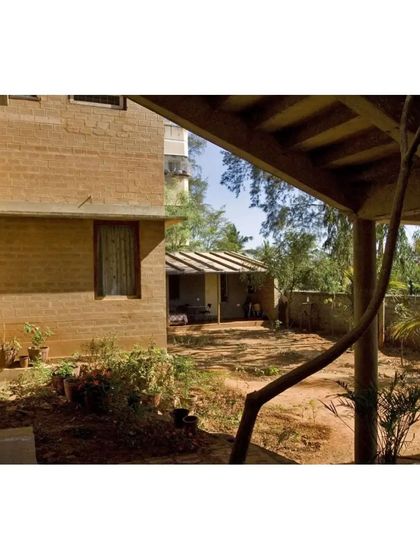 A view of the courtyard at the Professor's Residence, inspired by the homes in Puducherry. The design creates a transition space between public and private areas while framing views of the garden.