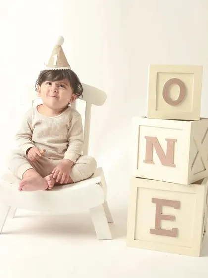 A quirky, cute expression from the birthday boy. These are the personality-filled shots that parents adore.