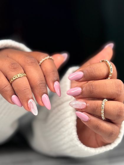 A pretty pink manicure with a touch of sparkle. This set features a solid pink color with a marble-effect glitter accent nail.
