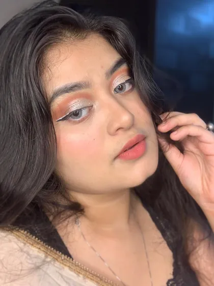 This image shows the beautiful shimmer and clean lines of the eye makeup.