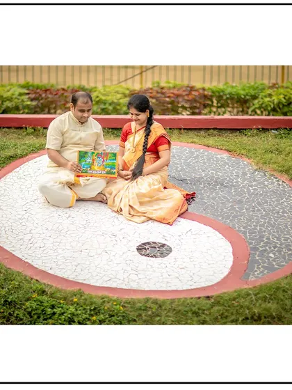 This couple incorporated a yin-yang mosaic into their shoot, symbolizing balance and harmony as they start their new journey.