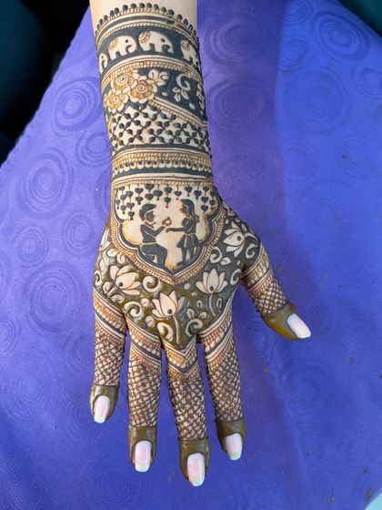Custom Story & Portrait Mehendi photo 12