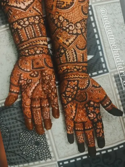 This is the result of patience and pure, organic henna. The deep, rich stain is my guarantee, a colour that truly blooms and lasts, making your mehendi memorable.