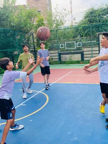 A player passes the ball to a teammate.