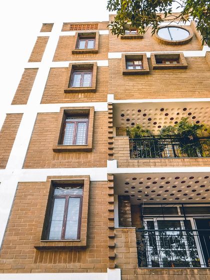 The facade shows repetition in the window placements and the pattern of the filler slab ceilings on the balconies.
