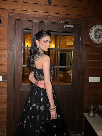 A beautiful shot from the back, showing the elegant hairstyle and the way the makeup enhances her profile. Every detail is considered to create a complete and cohesive look.