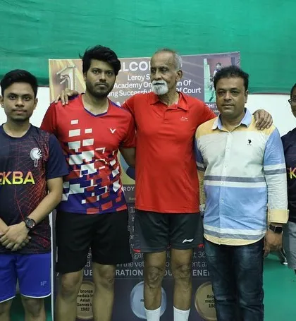 A group photo with esteemed guest coach Leroy D'sa and our senior players and coaching staff.