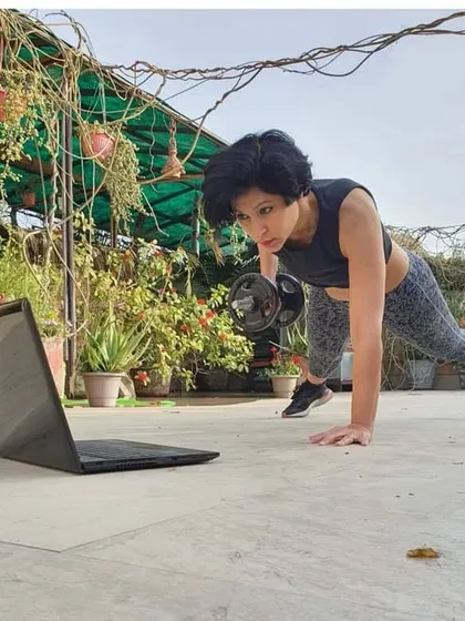 This is what my online training sessions look like. I'm right there with you, guiding you through every move, even through a screen.