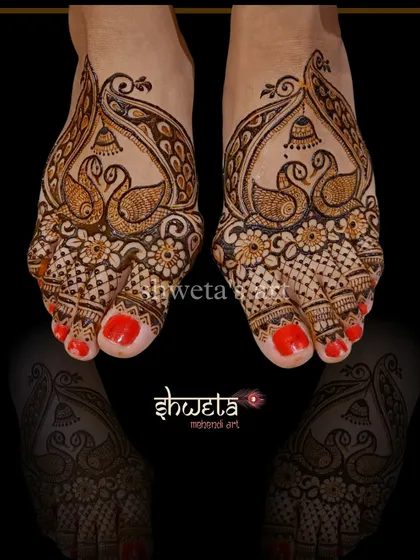 An intricate and delicate peacock design for the feet. This pattern is filled with fine lines and floral details, creating a beautiful and graceful look for the bride.