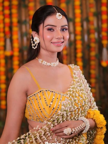 Haldi & Mehendi Looks photo 4