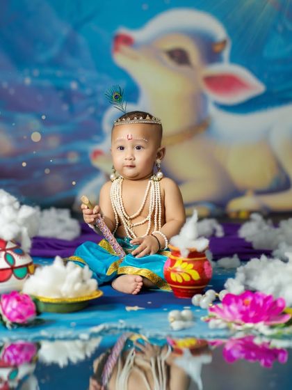 Little Krishna vibes and endless celebrations! This adorable baby looks so serene and divine in our special Janmashtami mini session setup.