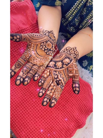 A beautiful Karwachauth mehendi with a mix of peacock and floral motifs. The dark stain is a sign of love!