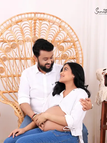 A classic couple portrait in a relaxed, boho-inspired setting. The rattan peacock chair and neutral tones create a stylish and timeless look.