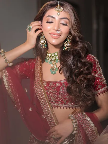 A moment of quiet beauty. This shot highlights the soft makeup and the intricate details of the jewellery, showing how every part of the styling works in harmony.