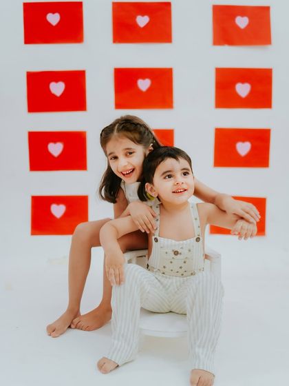 Heartwarming Family & Sibling Portraits photo 8