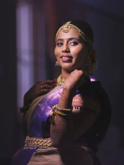 A beautifully lit portrait of Priya for her muhurtham. The minimal makeup approach ensures she looks elegant and, most importantly, like herself.