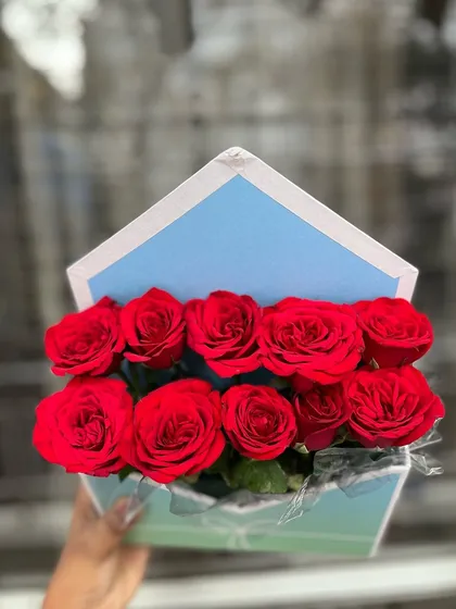 Simple, elegant, and romantic. This beautiful envelope box filled with fresh red roses is one of our most requested items for Valentine's Day, anniversaries, or just to say "I love you."