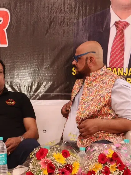 Hanshi Bharat Sharma in discussion during a break at the seminar. These events are a great opportunity for students and instructors to interact with legends of the sport.