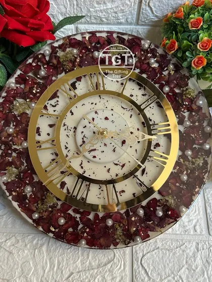 An elegant 12-inch resin clock where the wedding garlands are preserved around a creamy white center. The golden Roman numeral dial adds a touch of classic luxury.