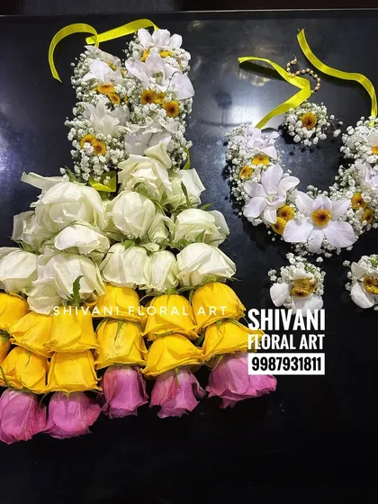 A colourful twist on the traditional kalire. This set features ombre roses, transitioning from white to yellow to pink, for a fun and vibrant Haldi look.