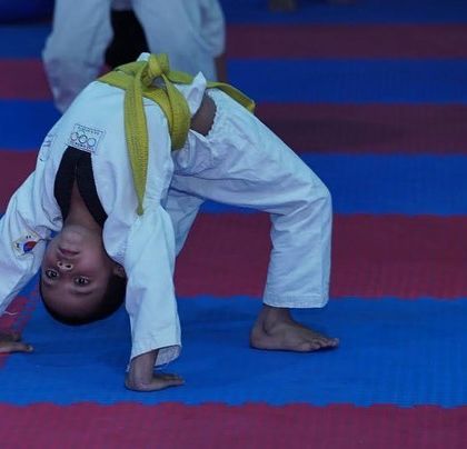 Acrobatics, Flexibility & Power Breaking photo 6