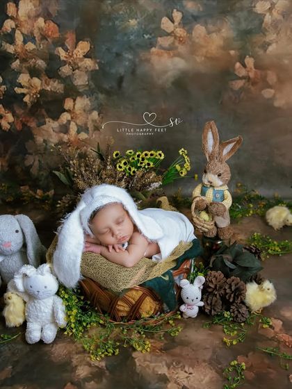 Another adorable bunny, this time surrounded by woodland friends and little chicks. This setup feels like a scene straight out of a forest fairytale.
