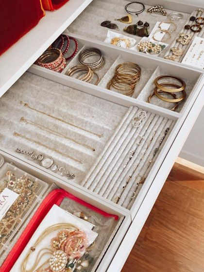 Dreaming of an organized home? This jewelry drawer with custom inserts for chains, bangles, and rings is an inspiration for keeping your precious items safe and tidy.