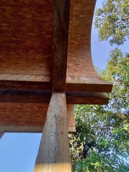 A detail of the concrete beams meeting the brick vaults at the House of Verses. This image showcases the craftsmanship and structural logic that underpins the building's more expressive and artistic forms.