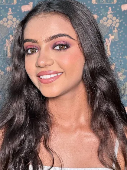 A smiling shot that shows how this dramatic eye makeup still feels fresh and beautiful. Confidence is the best accessory.