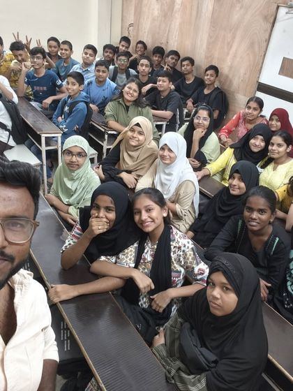 Twinning Day at our Mhada branch. A teacher takes a selfie with a classroom full of students participating in the fun activity.