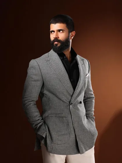 Crafting a look for Vijay Deverakonda means balancing classic style with a modern edge. This custom houndstooth double-breasted jacket, paired with a simple black shirt, creates a sharp, defined silhouette that’s effortlessly confident.