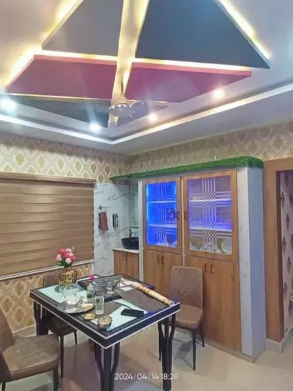 This dining area features my versatile zebra blinds, which allow you to easily switch between sheer and opaque settings. They provide flexible light filtering and a sophisticated look that works well with both modern and traditional interiors.
