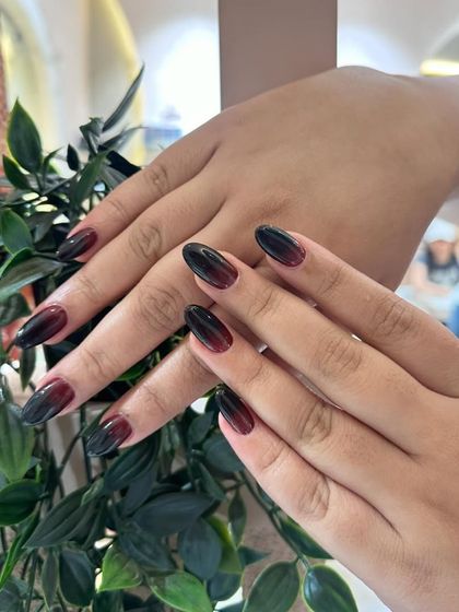 Chic & Understated Nails photo 23