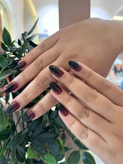A stunning ombré look, fading from a deep black to a rich burgundy. It's dramatic, sophisticated, and perfect for a bold statement.