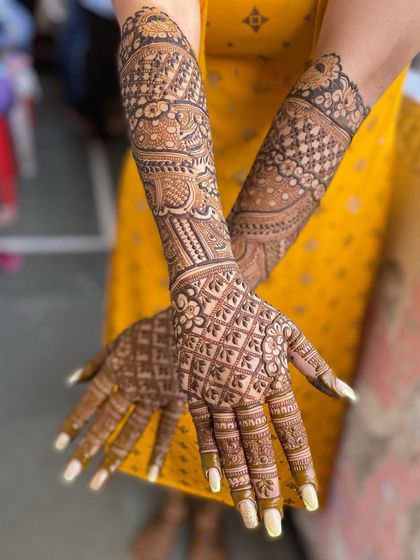 A collaboration with another talented artist. This full bridal design is rich in detail and texture.