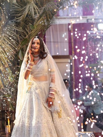 A magical entrance for a bride in white. Her soft, natural makeup and the sparkling lights create a truly unforgettable moment.