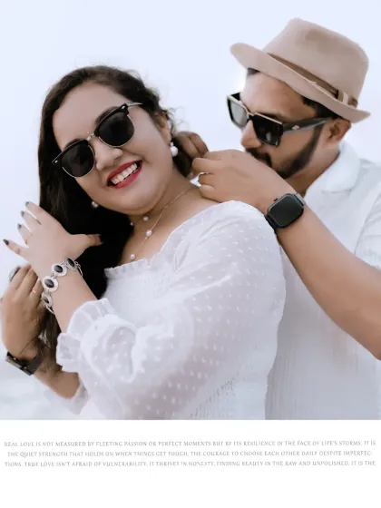 A close-up of the couple on the beach, the groom helping the bride with her necklace, a tender and intimate gesture.