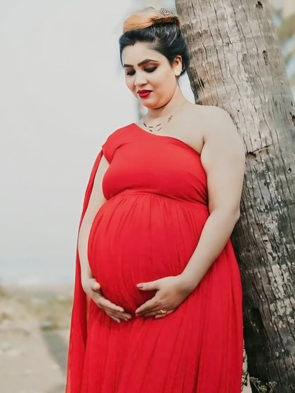 A classic choice for a reason. This red georgette infinity gown with a long trail is one of our most popular rentals for both maternity and pre-wedding shoots.