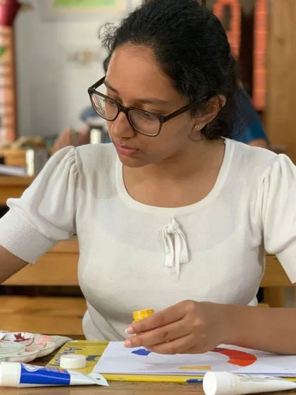 A student mixes acrylic paints on her palette. This moment of preparation is just as important as the painting itself, and our classes cover every step of the process.
