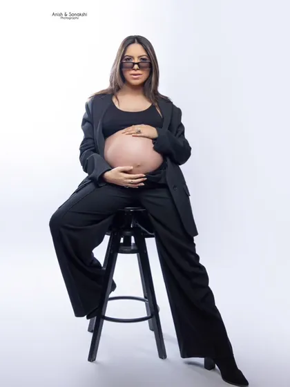 Serving some serious 'Boss Mama' energy! This modern, confident portrait in a chic black suit shows a different side of maternity style. It's all about celebrating your power and embracing this new chapter with confidence.