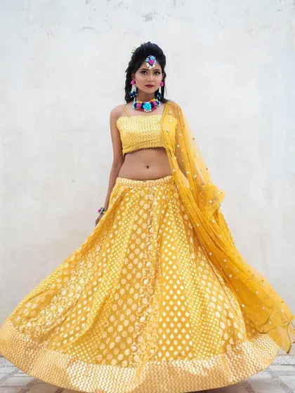 Your Haldi and Mehendi look should be just as special. For this event, we went with a bright and colorful makeup style, including vibrant eyes and lips, to match the fun and festive atmosphere.