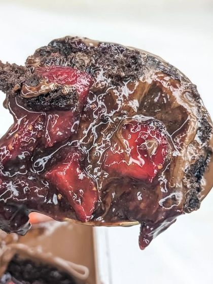 Another look at the rich texture of our Boozy Nutella Strawberry cake tub. The combination of rum, chocolate, and fresh fruit creates a complex and unforgettable flavor profile in this eggless dessert.