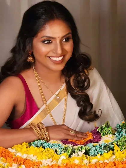 A bright and joyful smile to celebrate Onam. This look is all about celebrating tradition with grace.