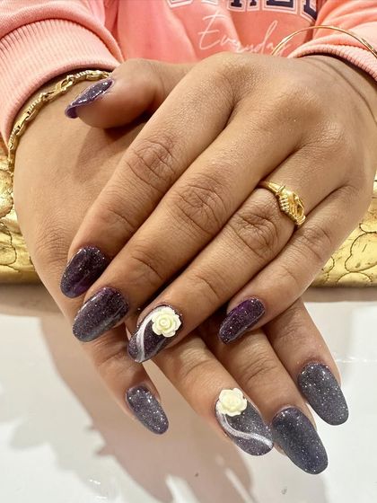 A dark, moody glitter set in a deep charcoal color. The 3D white roses provide a beautiful contrast against the sparkling base.