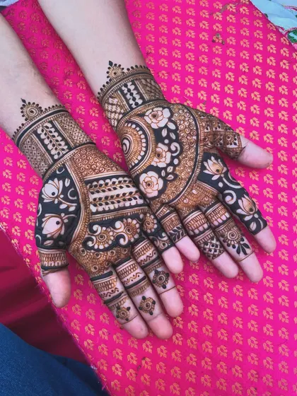 Beautiful and coordinating mehendi designs for the family members. I offer a variety of patterns to suit everyone's taste.