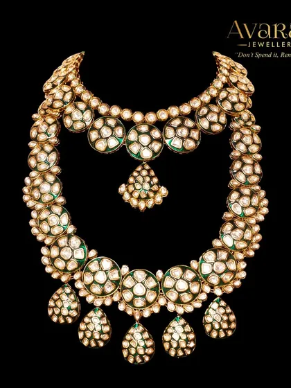 A full view of a majestic layered polki bridal necklace. This is the kind of jewellery that becomes a family heirloom, passed down through generations.